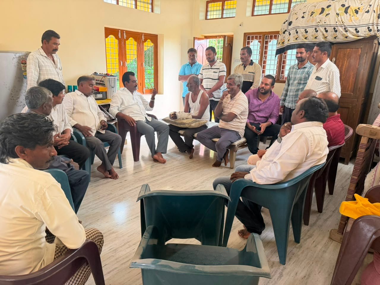 ప్రమాదంలో గాయపడిన కాంగ్రెస్‌ సీనియర్‌ నేత నేపాల్‌ రెడ్డికి జంగా రాఘవరెడ్డి పరామర్శ