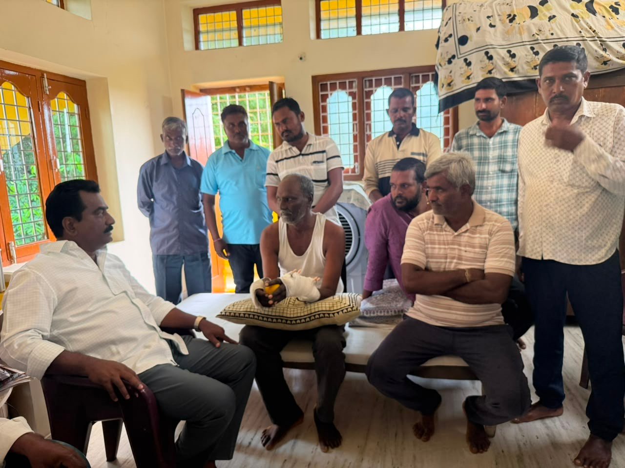 ప్రమాదంలో గాయపడిన కాంగ్రెస్‌ సీనియర్‌ నేత నేపాల్‌ రెడ్డికి జంగా రాఘవరెడ్డి పరామర్శ - Additional Image
