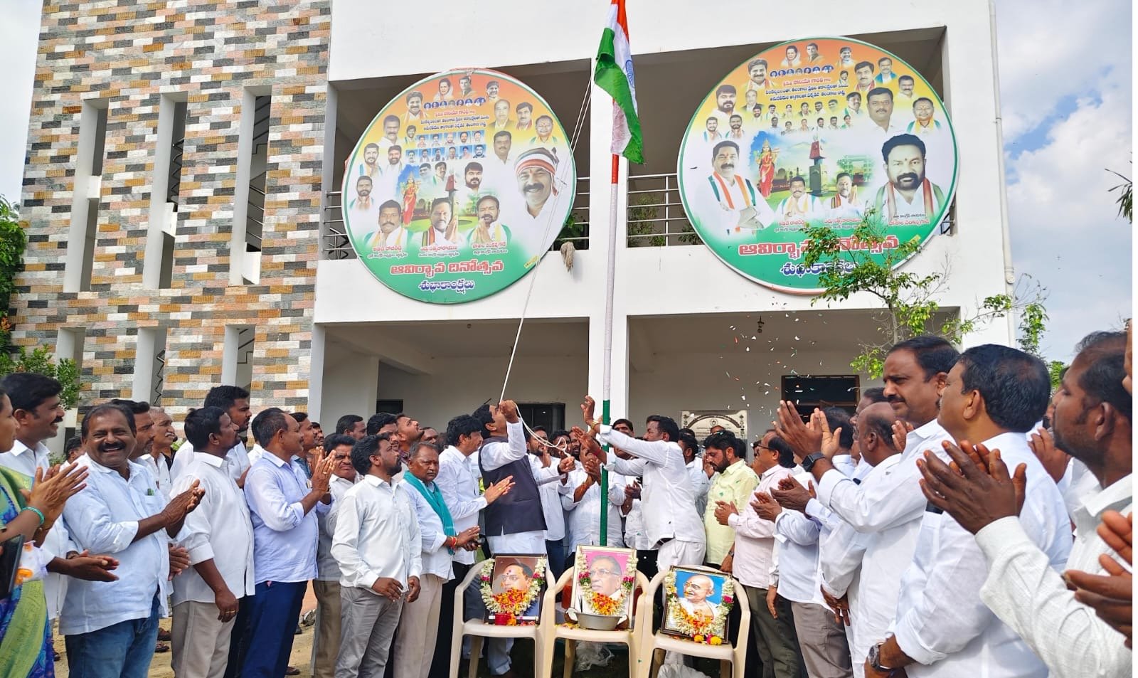 ప్రజాపాలన దినోత్సవం సందర్భంగా జాతీయ జెండా ఆవిష్కరించిన ఎమ్మెల్యే కె.ఆర్. నాగరాజు