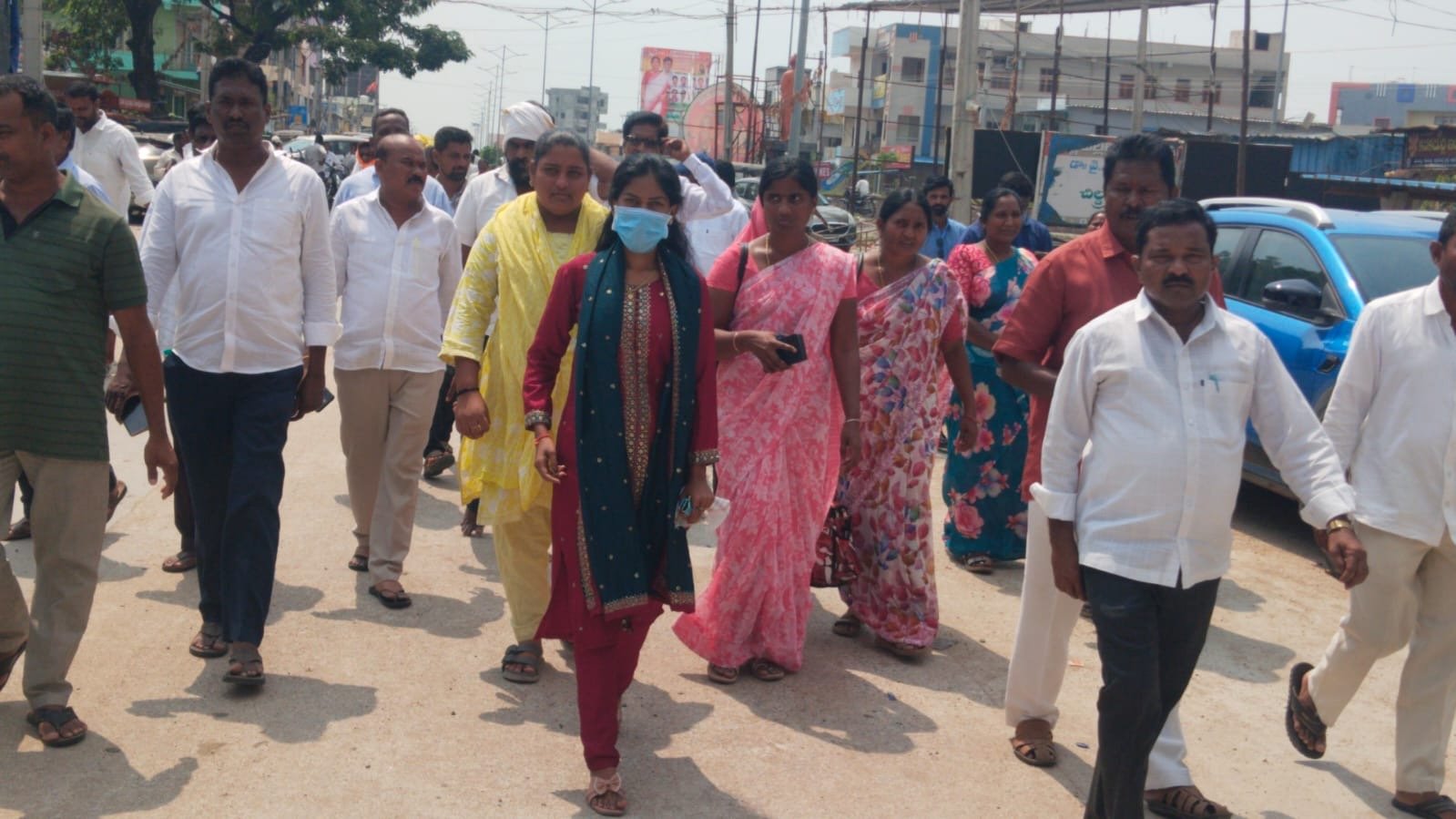 *వర్ధన్నపేటలో కలకలం.. చైర్మన్ ఇంటి ముందు యువతి నిరసన!* - Additional Image